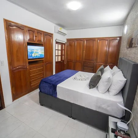Big Private House With Jacuzzi, Patio, 4 Br Cartagena