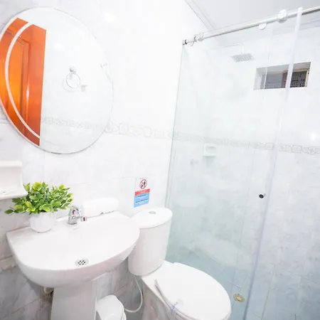 Big Private House With Jacuzzi, Patio, 4 Br Apartamento