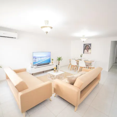 Big Private House With Jacuzzi, Patio, 4 Br Apartamento