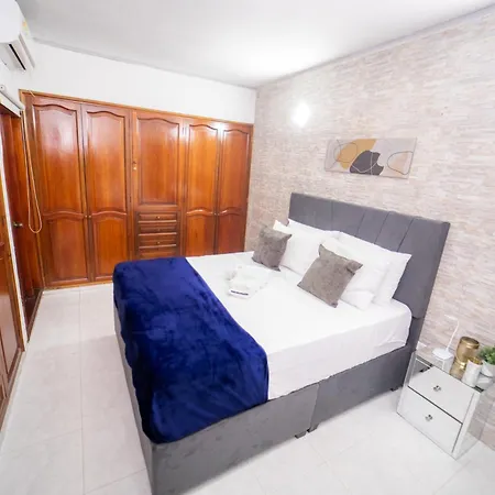 Big Private House With Jacuzzi, Patio, 4 Br Cartagena