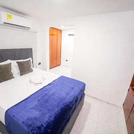 Big Private House With Jacuzzi, Patio, 4 Br Cartagena