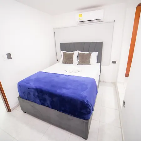 Big Private House With Jacuzzi, Patio, 4 Br Apartment