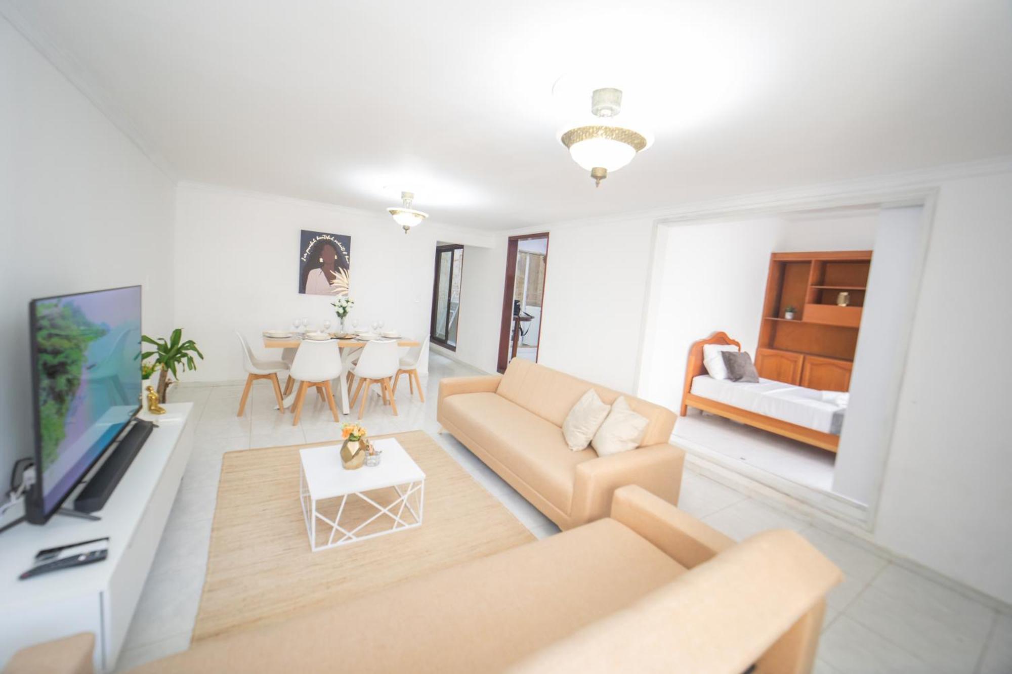 Big Private House With Jacuzzi, Patio, 4 Br Apartment *